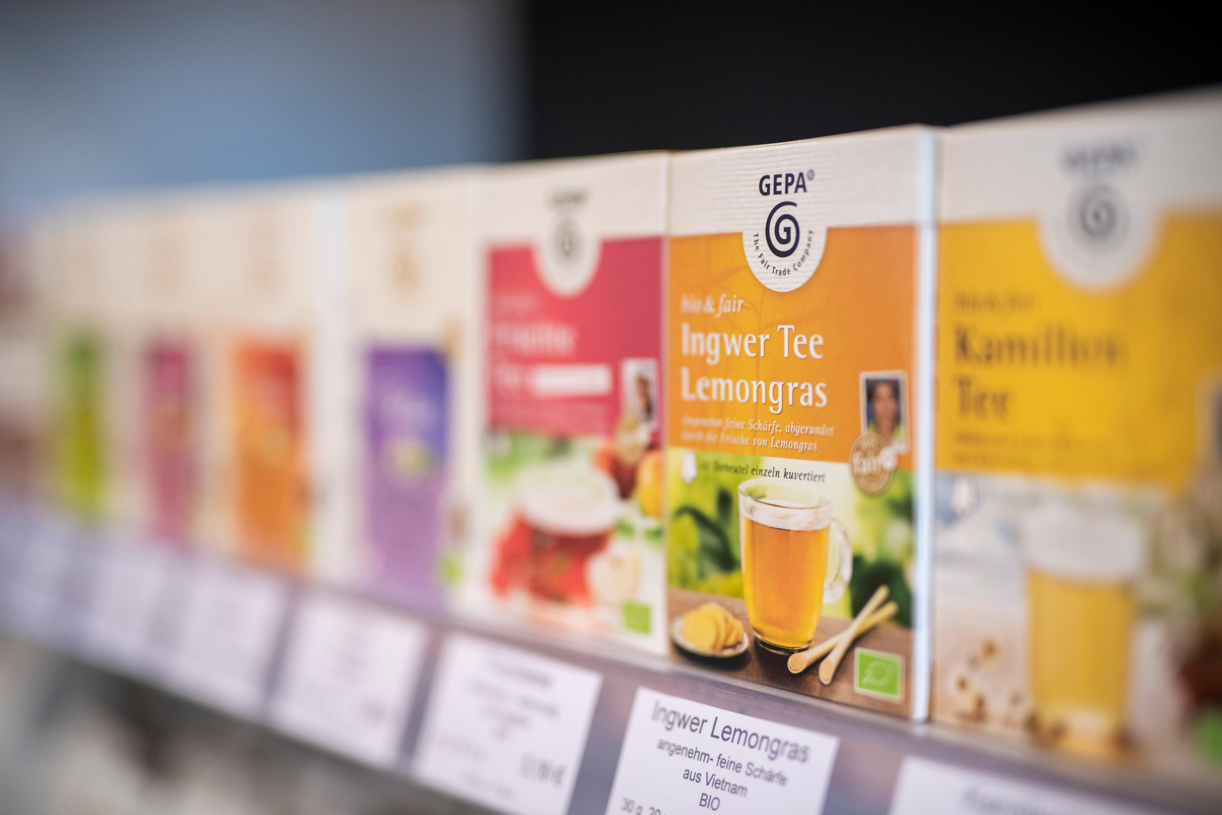 Weltläden bieten eine große Auswahl an Tee